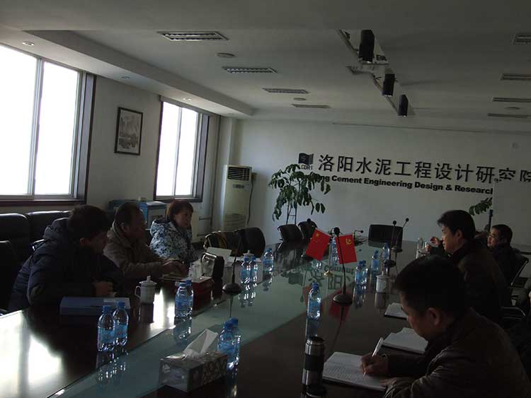 新疆三寶實(shí)業(yè)集團(tuán)項(xiàng)目部杜永紅部長(zhǎng)2015年1月20日來(lái)我院洽談工程合作