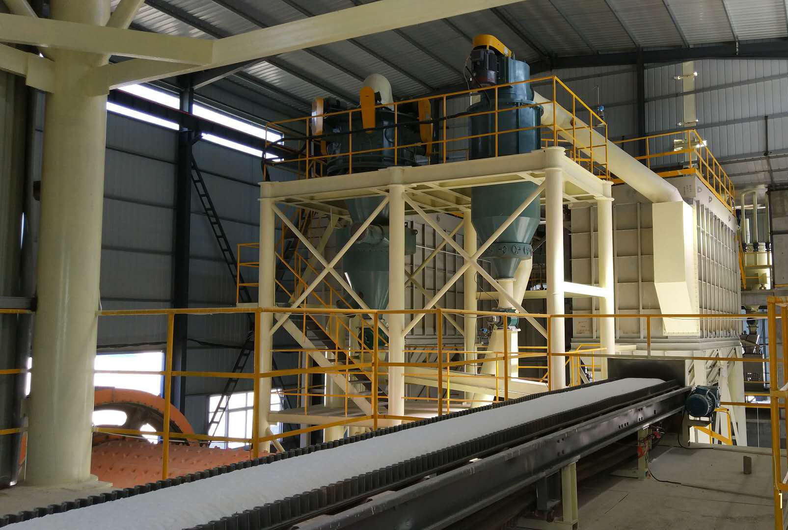 由洛陽建材建筑設(shè)計(jì)研究院設(shè)計(jì)完成的南陽微粉示范線產(chǎn)銷兩旺